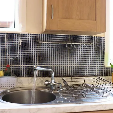 Unique 3 Bedroom House Free Wifi & Parking Apartment Leeds (West Yorkshire)