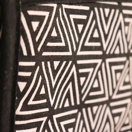 Appartement Unique 3 Bedroom House Free Wifi&parking