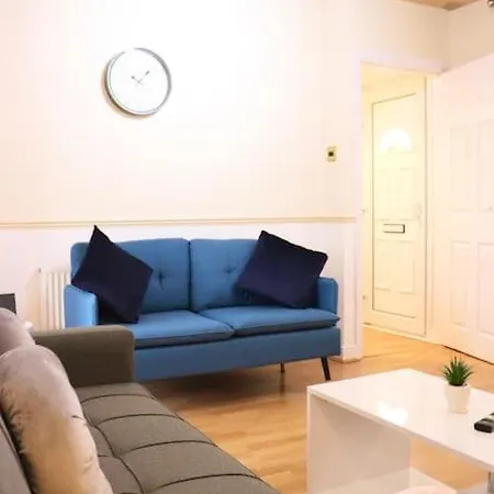 Unique 3 Bedroom House Free Wifi & Parking *