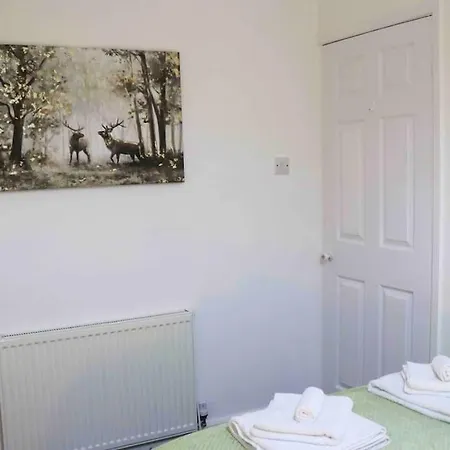 Unique 3 Bedroom House Free Wifi & Parking Apartment