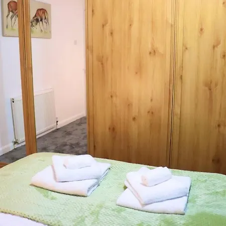 Unique 3 Bedroom House Free Wifi & Parking *