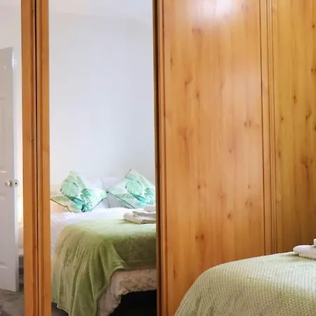 Unique 3 Bedroom House Free Wifi & Parking * Leeds (West Yorkshire)