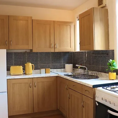 Unique 3 Bedroom House Free Wifi & Parking Apartmán