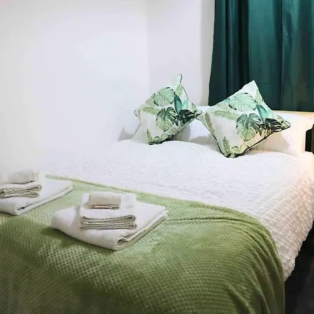 Unique 3 Bedroom House Free Wifi & Parking Leeds (West Yorkshire)