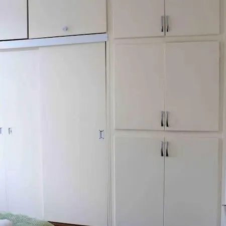 Unique 3 Bedroom House Free Wifi & Parking Apartment *