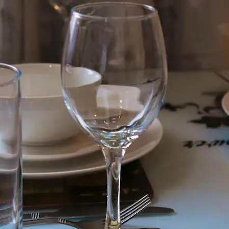 Unique 3 Bedroom House Free Wifi&parking *