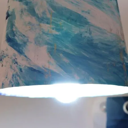 Апартаменты Unique 3 Bedroom House Free Wifi & Parking *