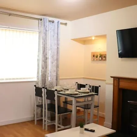 Unique 3 Bedroom House Free Wifi & Parking Leeds (West Yorkshire)