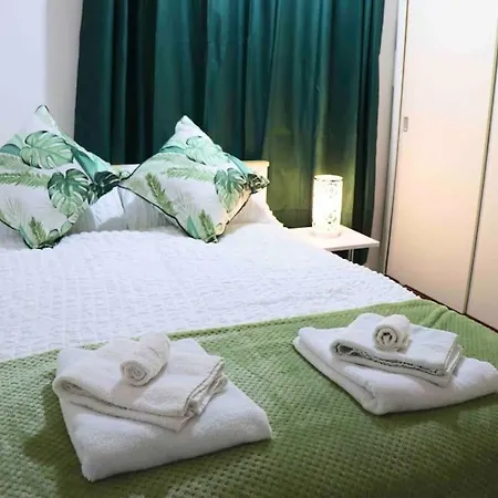 Unique 3 Bedroom House Free Wifi & Parking