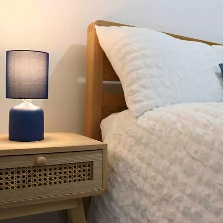 Unique 3 Bedroom House Free Wifi & Parking Apartment Leeds (West Yorkshire)
