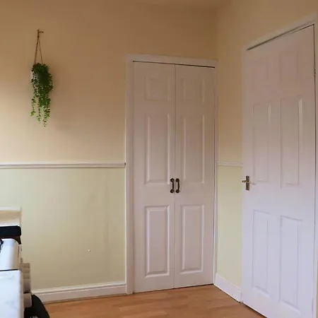 Unique 3 Bedroom House Free Wifi & Parking *
