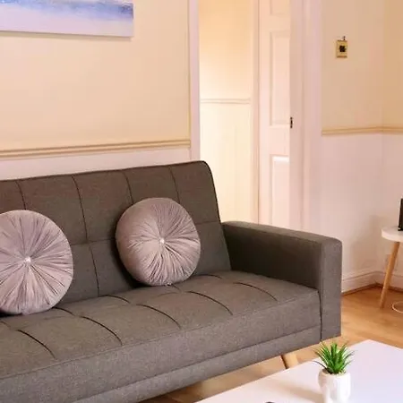 Appartement Unique 3 Bedroom House Free Wifi&parking
