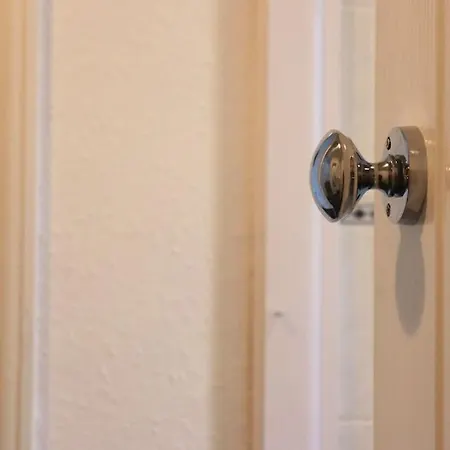 Unique 3 Bedroom House Free Wifi&parking Leeds (West Yorkshire)