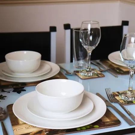 Unique 3 Bedroom House Free Wifi&parking *