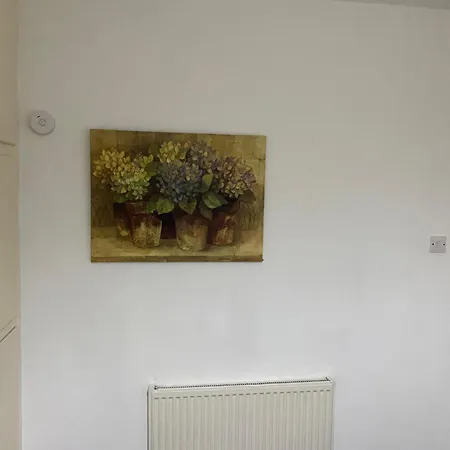 Unique 3 Bedroom House Free Wifi & Parking Apartment *