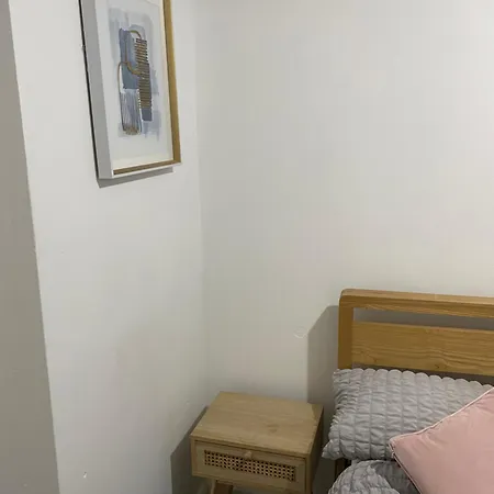 Unique 3 Bedroom House Free Wifi & Parking *