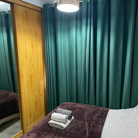 Unique 3 Bedroom House Free Wifi&parking * Leeds (West Yorkshire)