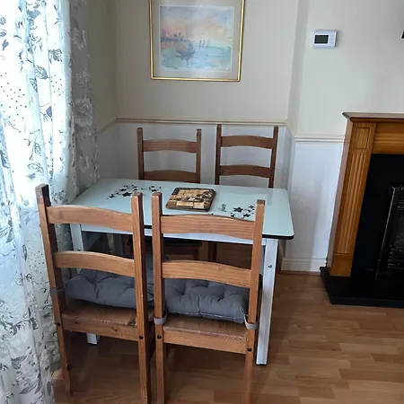 Unique 3 Bedroom House Free Wifi & Parking Leeds (West Yorkshire)