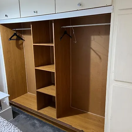Unique 3 Bedroom House Free Wifi & Parking