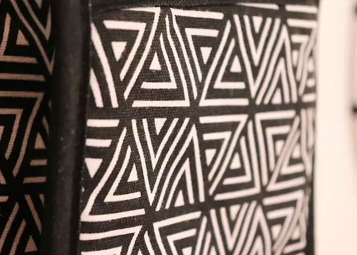 Apartment Unique 3 Bedroom House Free Wifi & Parking