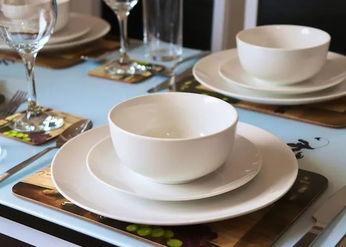 Апартаменты Unique 3 Bedroom House Free Wifi & Parking Лидс