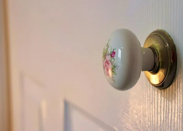 Unique 3 Bedroom House Free Wifi & Parking *