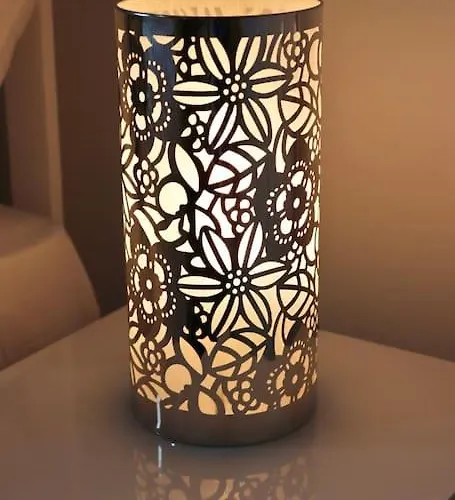 Apartment Unique 3 Bedroom House Free Wifi & Parking *