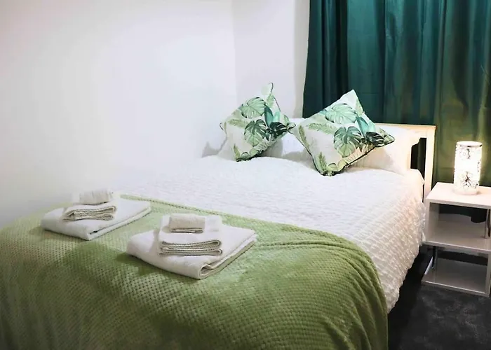 Unique 3 Bedroom House Free Wifi & Parking Leeds (West Yorkshire)