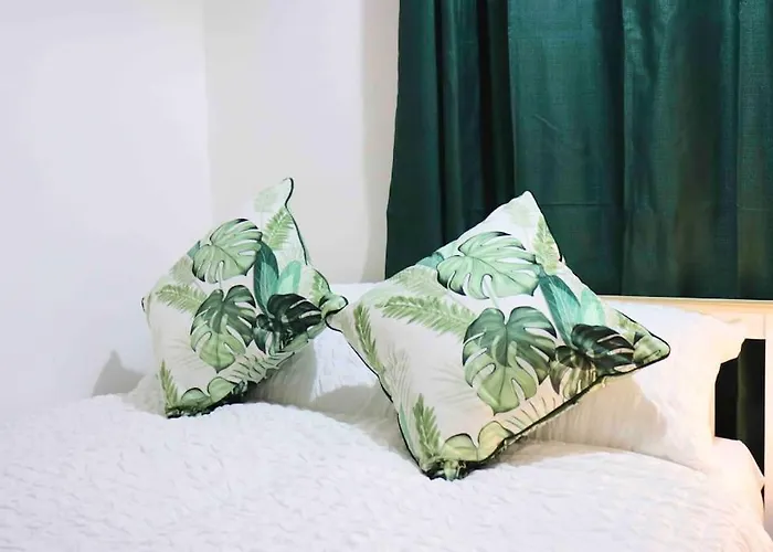 Unique 3 Bedroom House Free Wifi & Parking