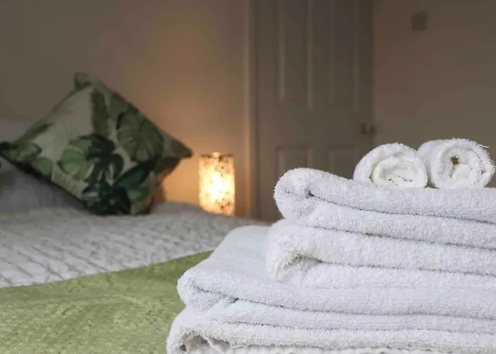 Unique 3 Bedroom House Free Wifi & Parking Apartment