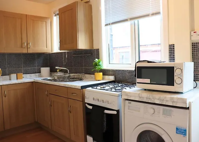 Apartment Unique 3 Bedroom House Free Wifi & Parking *