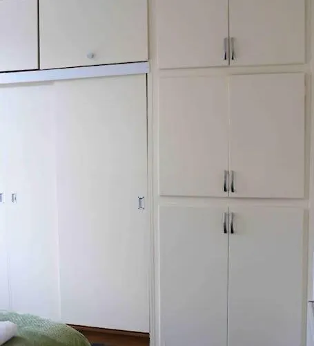 Unique 3 Bedroom House Free Wifi & Parking Апартаменти *