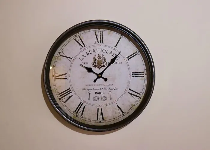 Unique 3 Bedroom House Free Wifi & Parking Apartment *