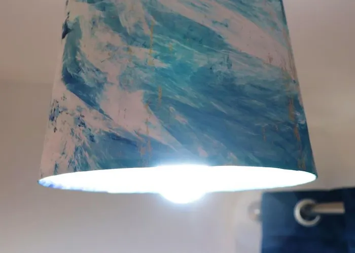 Apartment Unique 3 Bedroom House Free Wifi & Parking *