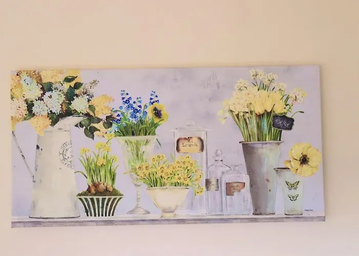 Unique 3 Bedroom House Free Wifi & Parking Апартаменти *