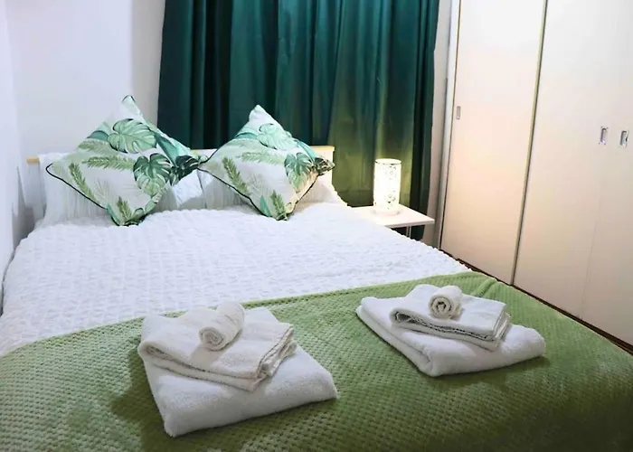 Unique 3 Bedroom House Free Wifi & Parking