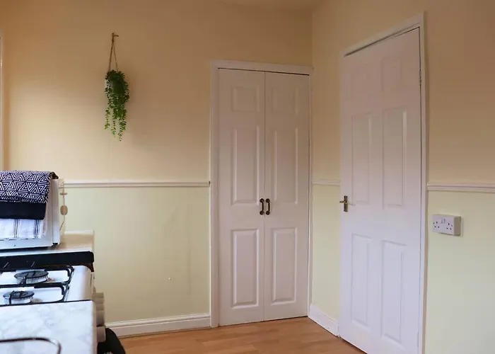 Unique 3 Bedroom House Free Wifi & Parking *