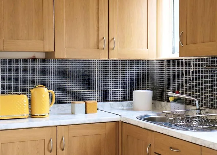 Unique 3 Bedroom House Free Wifi & Parking * Leeds (West Yorkshire)