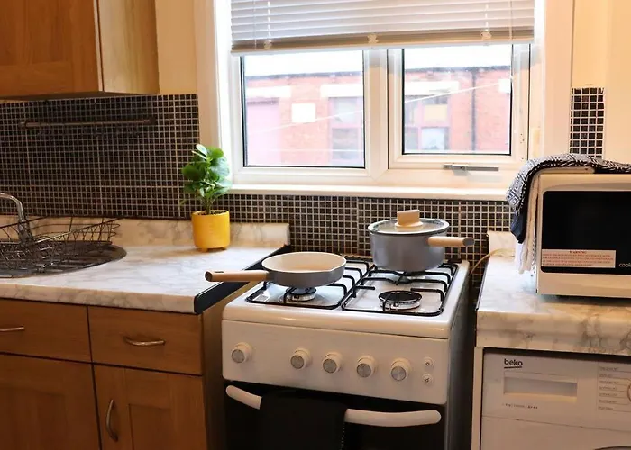 Unique 3 Bedroom House Free Wifi & Parking * Leeds (West Yorkshire)