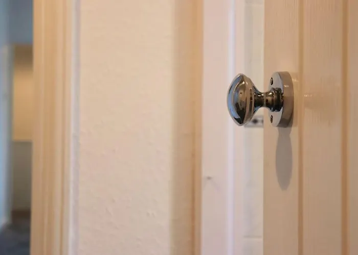 Unique 3 Bedroom House Free Wifi & Parking Лидс