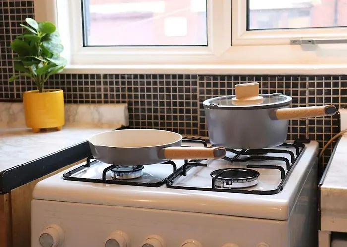 Unique 3 Bedroom House Free Wifi & Parking