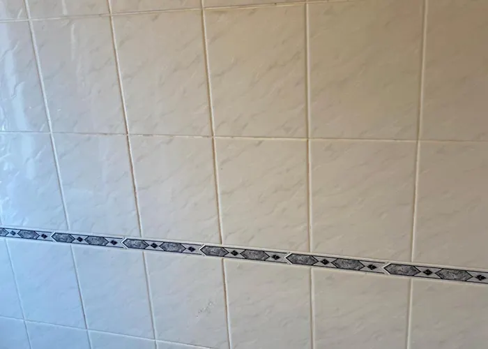 Unique 3 Bedroom House Free Wifi & Parking Апартаменти Лідс