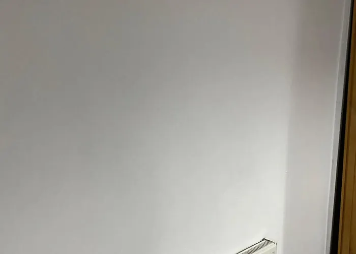 Апартаменты Unique 3 Bedroom House Free Wifi & Parking Лидс