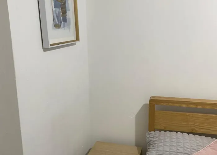 Unique 3 Bedroom House Free Wifi & Parking *