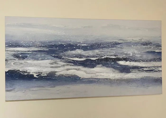 Unique 3 Bedroom House Free Wifi & Parking Apartment *