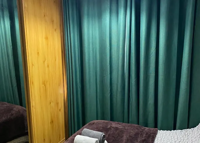 Unique 3 Bedroom House Free Wifi & Parking * Лидс