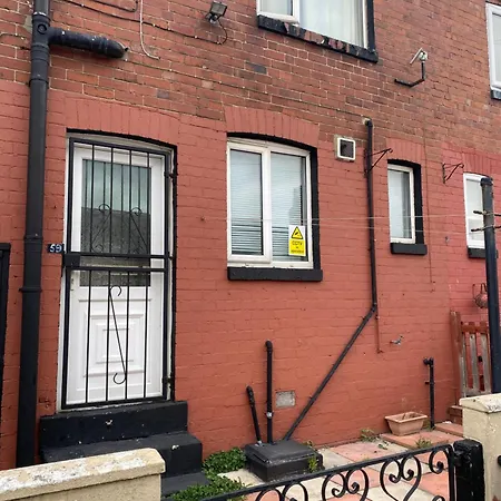 Unique 3 Bedroom House Free Wifi & Parking