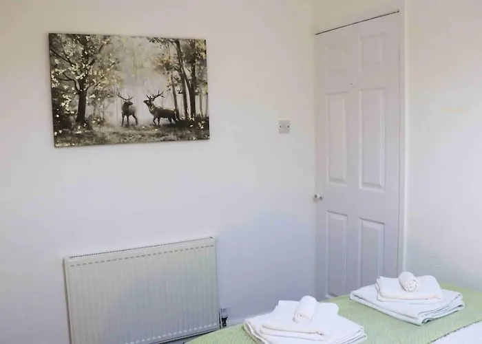 Unique 3 Bedroom House Free Wifi & Parking Appartamento