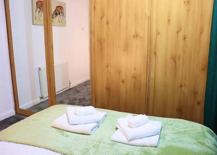 Unique 3 Bedroom House Free Wifi & Parking *