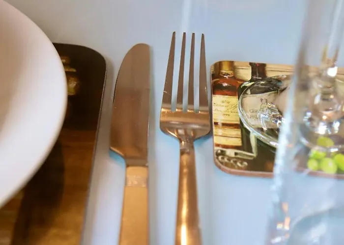 Unique 3 Bedroom House Free Wifi & Parking * Leeds (West Yorkshire)